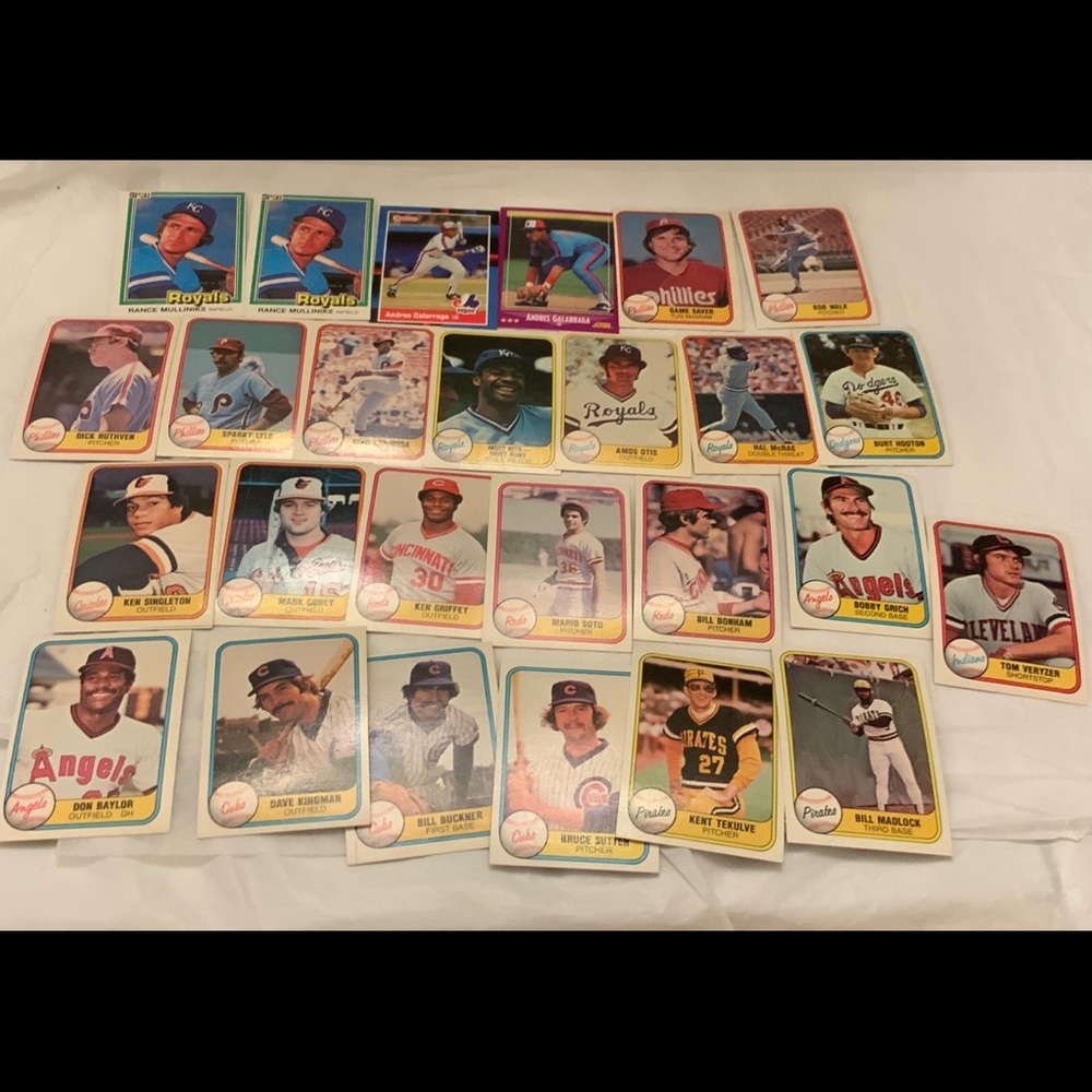 Bundle of Baseball Cards Lot 230